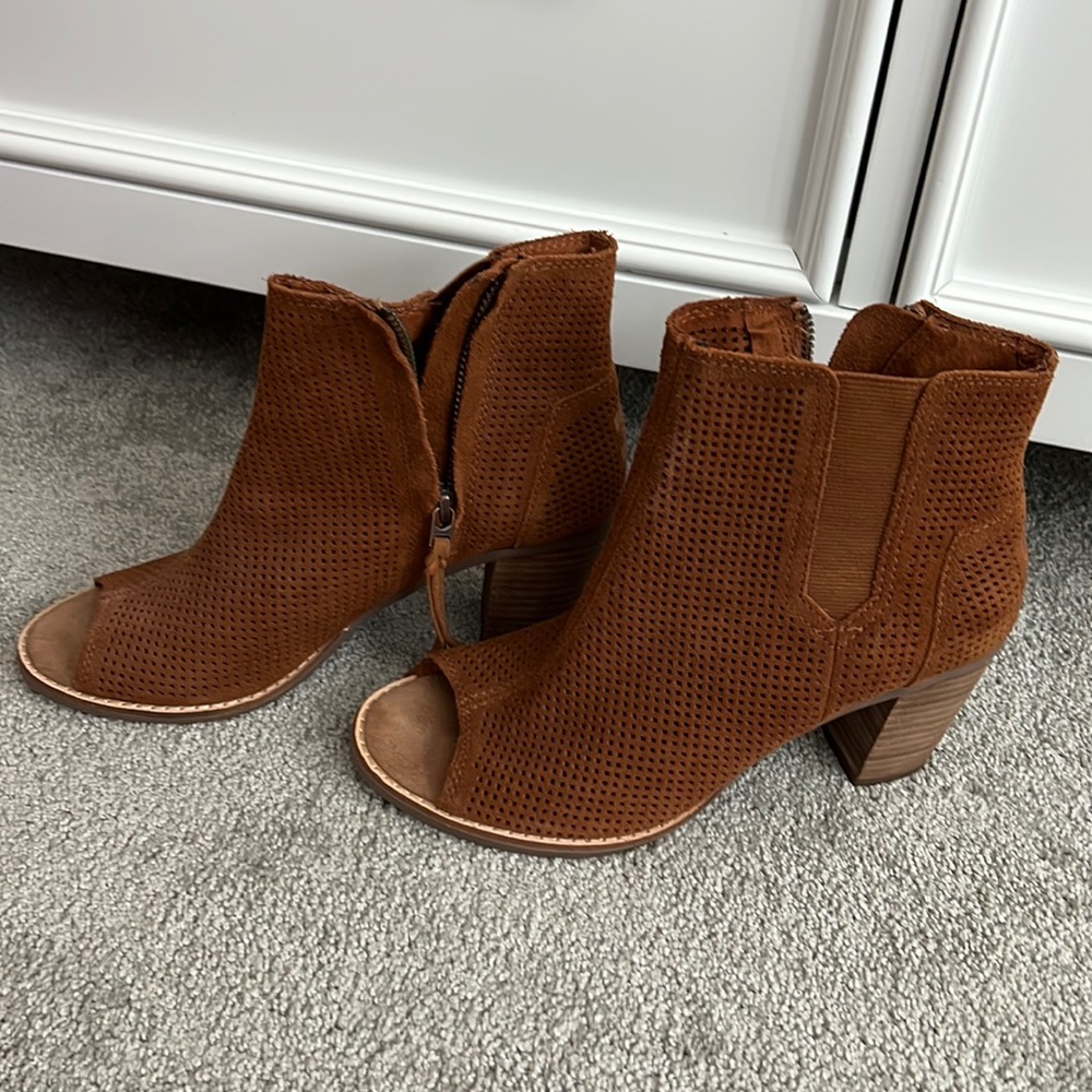 Tom’s brand new Majorca Peep Toe